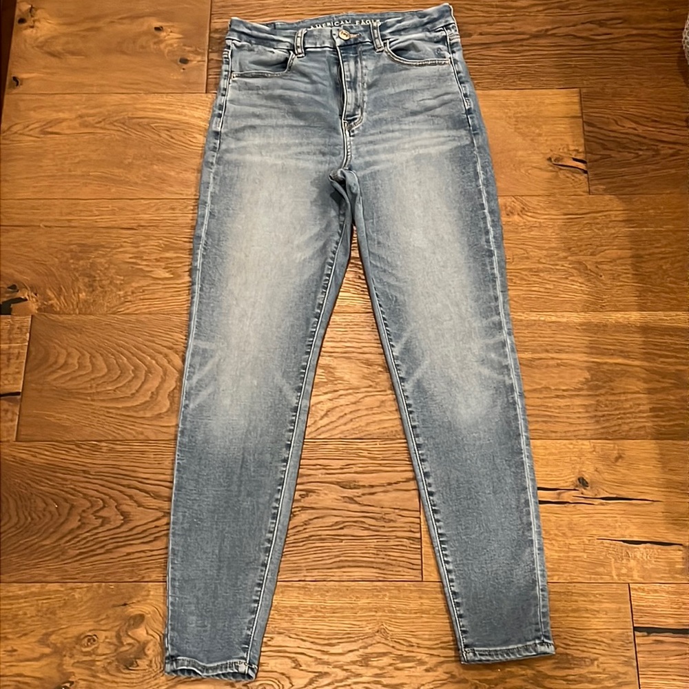 American Eagle Curvy Hi-Rise Jegging Light Wash with Distressing Sz 6Reg